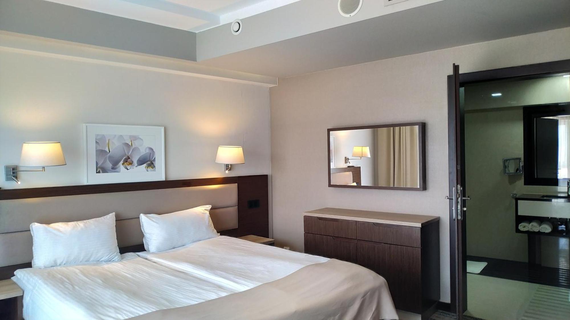 Ambasador Premium Hotel Lodź Bagian luar foto